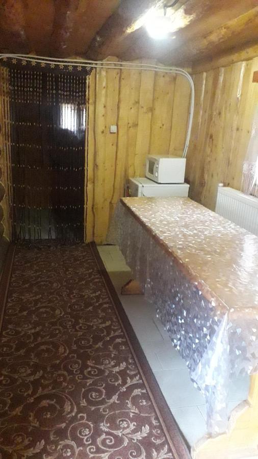 "Бджілка" І " Садиба Для Відпочинку" Lyuta Ngoại thất bức ảnh